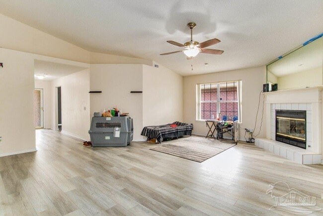 Foto del edificio - 8004 Cayenne Way