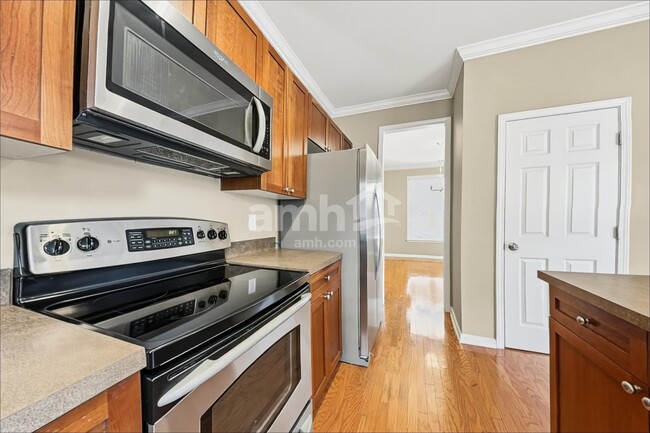 Building Photo - 317 Collinsworth Dr