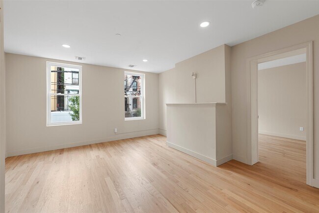 Building Photo - 135 3rd St
