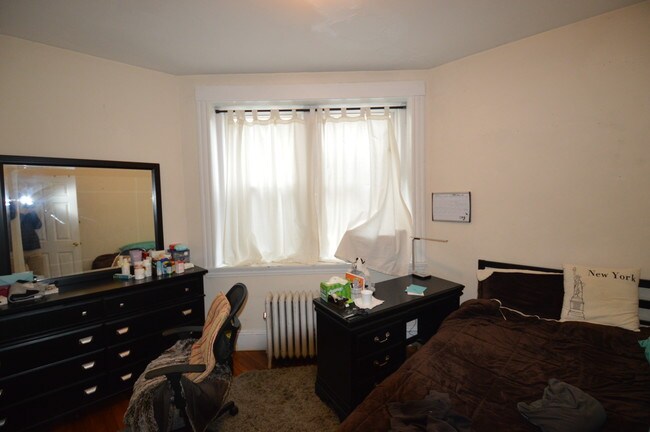 Building Photo - 66 Egmont St