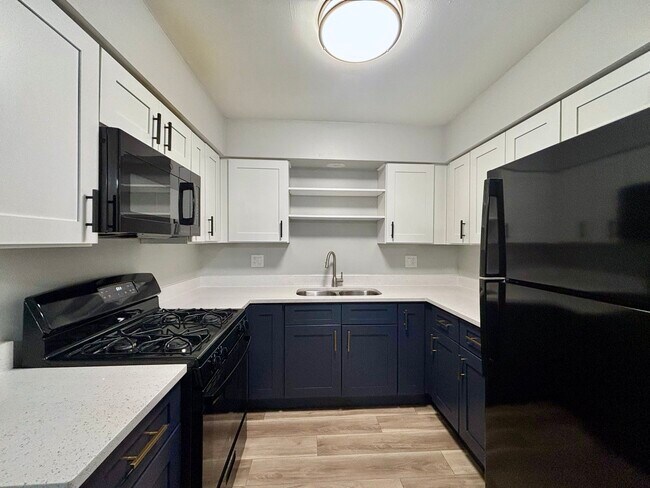 Foto del edificio - Harrison Beach Apartments