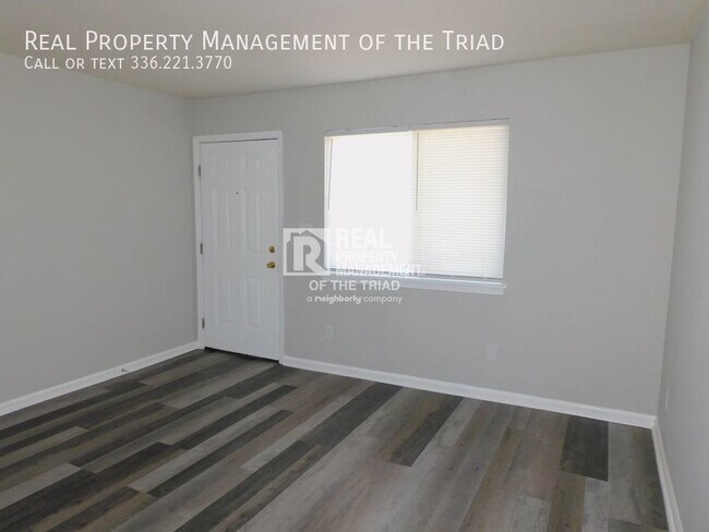 Building Photo - Spacious 2 Bedroom Apartment at Parker Pla...