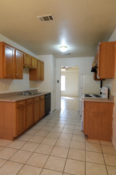 Building Photo - 3404 Warfield Dr