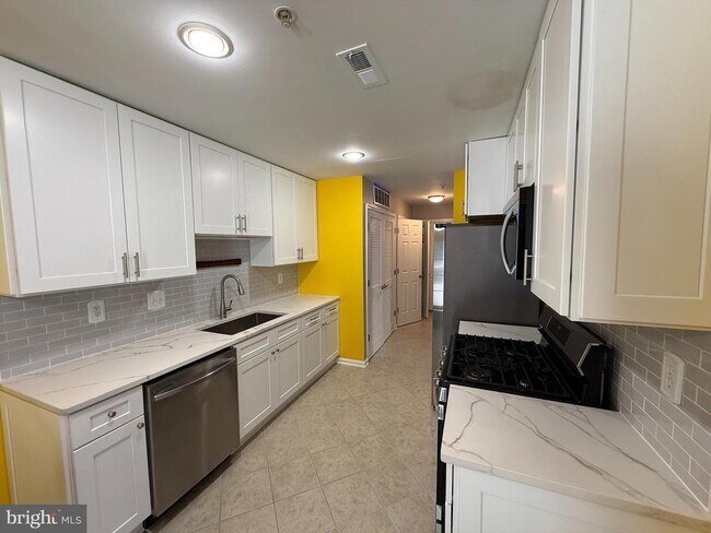 Foto del edificio - 2051 Astilbe Way