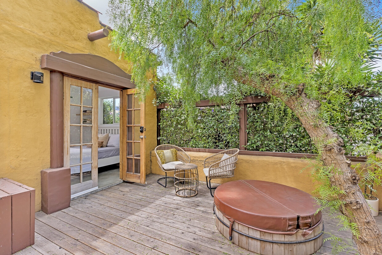 Primary Photo - 718 Vernon Ave