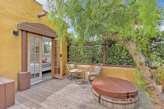 Building Photo - 718 Vernon Ave