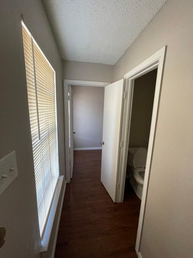 2802 Country Club Rd Unit 2802, Denton, TX 76210 Apartments in Denton