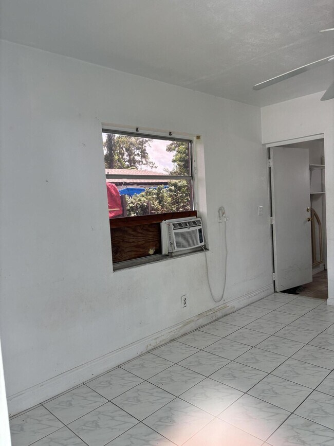 Foto del edificio - 623 Mango Dr