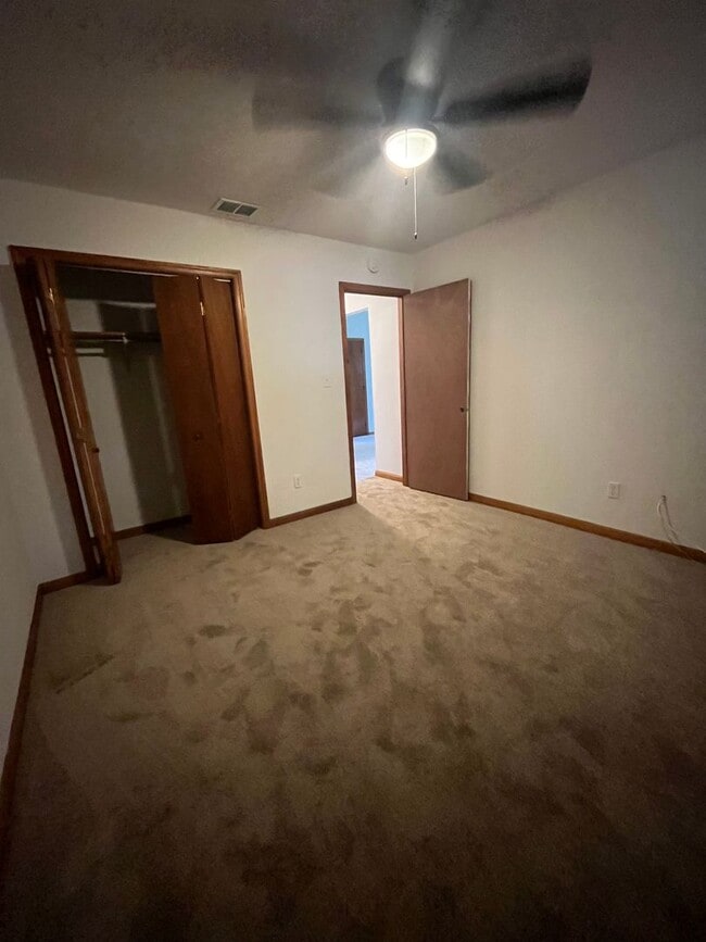 Building Photo - Cute duplex on quiet road- ask about move ...