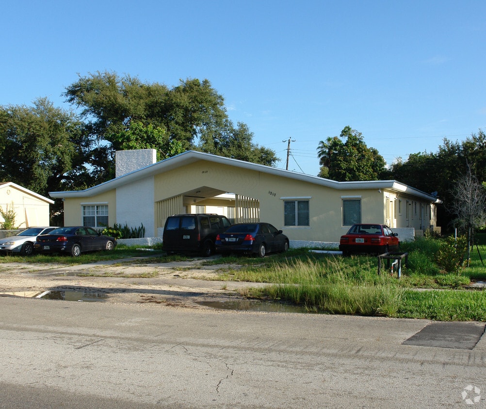 Building Photo - 1217 NE 127th St