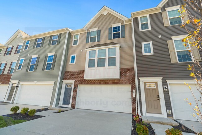 Building Photo - Stunning 3 Bed 2.5 Bath Townhome COMING SOON