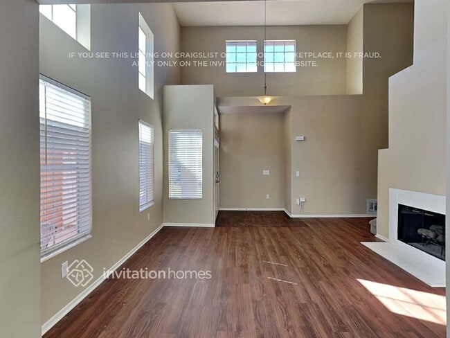 Foto del edificio - 8049 Streamside Ct