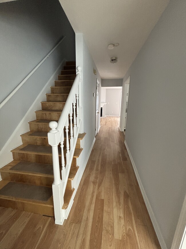 Foto del edificio - 1526 Brenland Cir