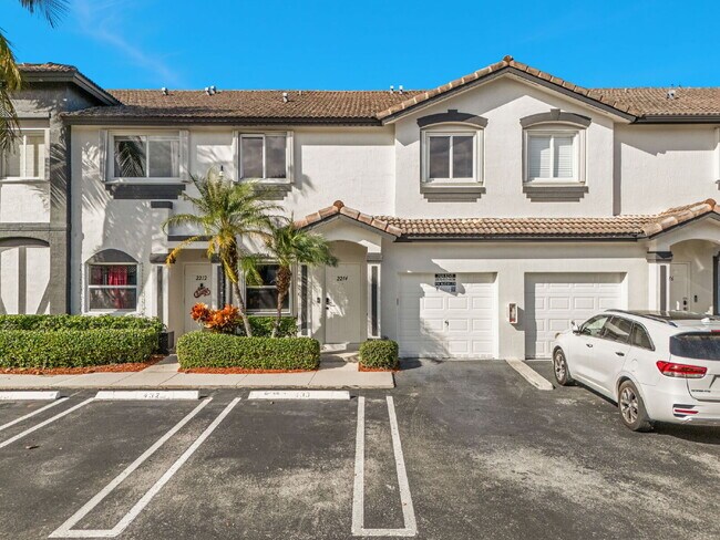 Foto del edificio - Stunning lakefront townhouse in gated Homestead community.