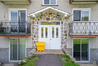 Building Photo - 925-925 Cartier Blvd