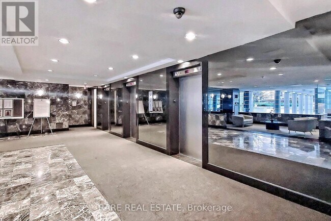 Building Photo - 5785 Yonge St