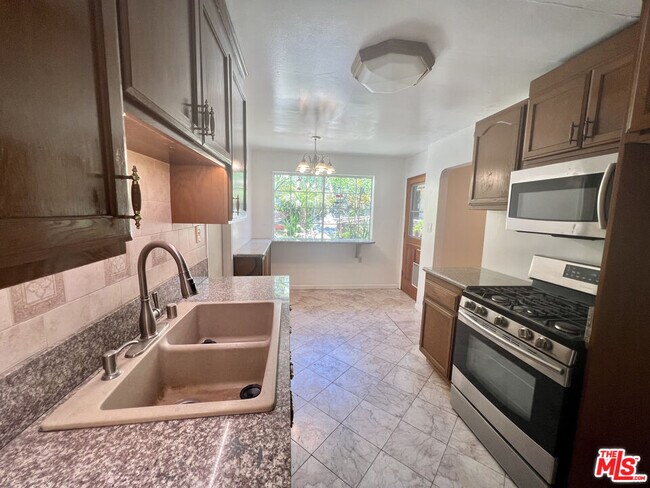 Building Photo - 3213 Mills Ave