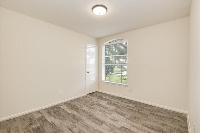 Foto del edificio - 9719 Goldenglade Dr