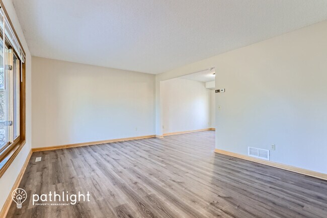 Foto del edificio - 4845 Orleans Lane North, Plymouth, MN, 55442