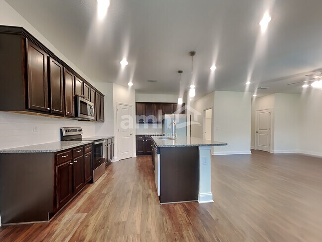 Building Photo - 283 Banyan Frst Dr