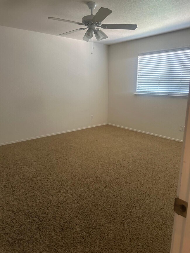 Foto del edificio - 1542 E Alluvial Ave