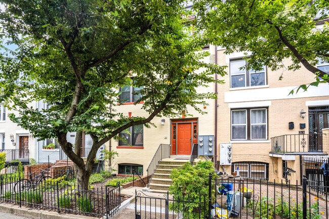 Foto del edificio - 1304 Belmont St NW