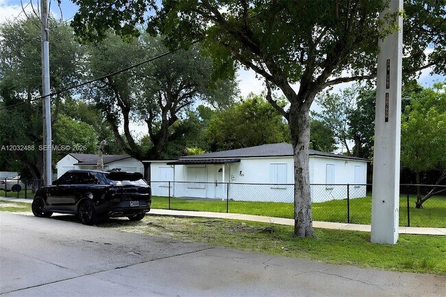 Building Photo - 14215 NE 9th Ave