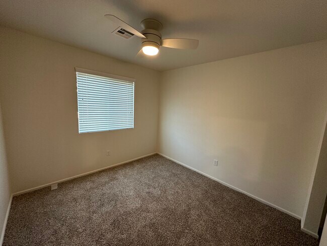 Foto del edificio - 4612 S Desert Willow Wy