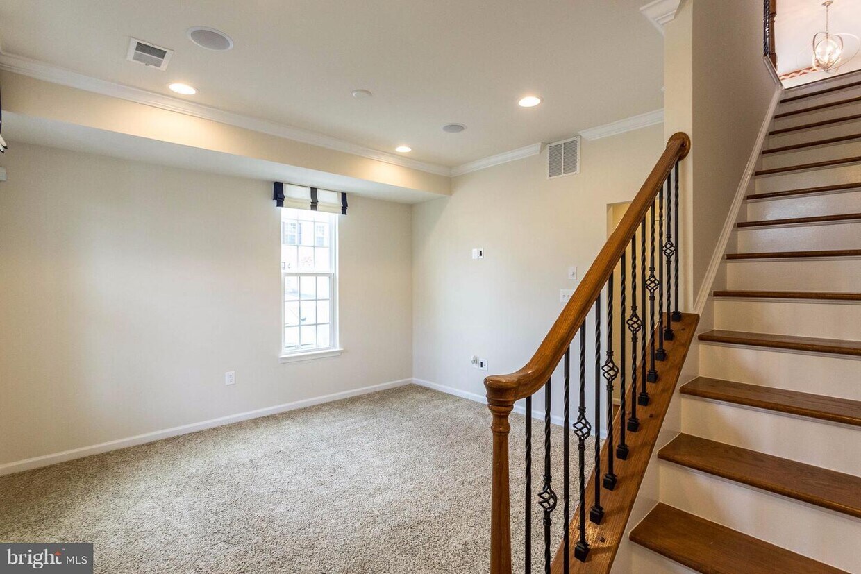 14601 Featherstone Gate Dr, Woodbridge, VA 22191 Townhouse for Rent