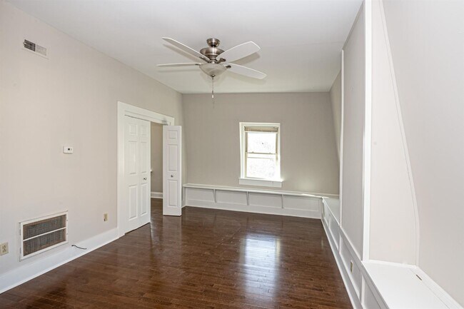 Foto del edificio - 2110 Kemper Ln