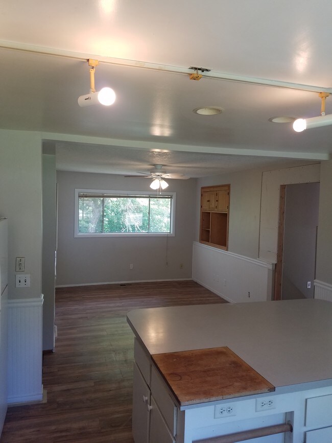 9200 SW Oak St, Tigard, OR 97223 House Rental in Tigard, OR