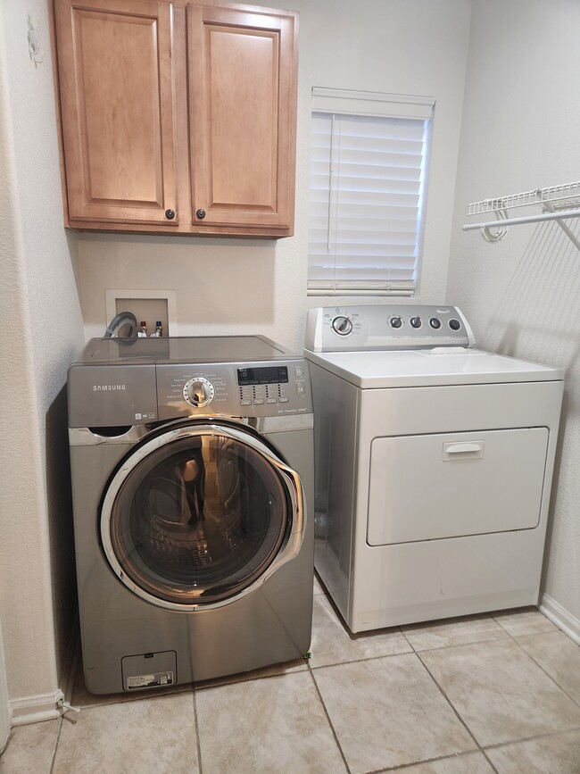 Building Photo - 9779 Mayfair St