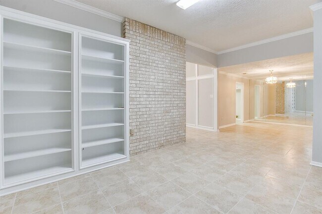 Building Photo - 2318 Randons Bell Dr