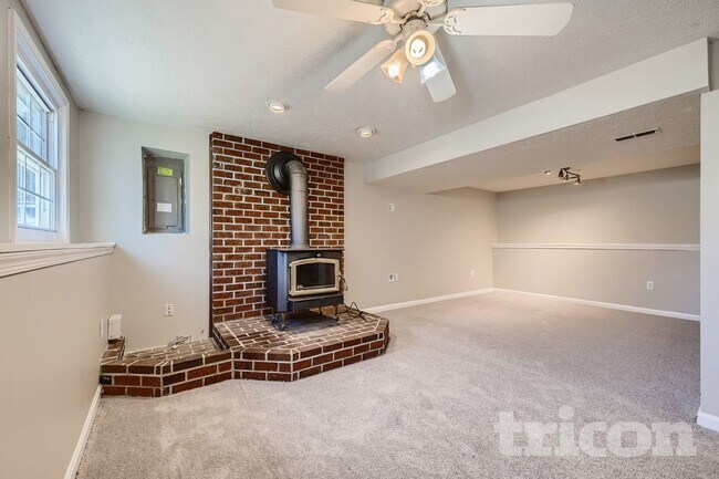 Foto del edificio - 4231 Greys Run Cir