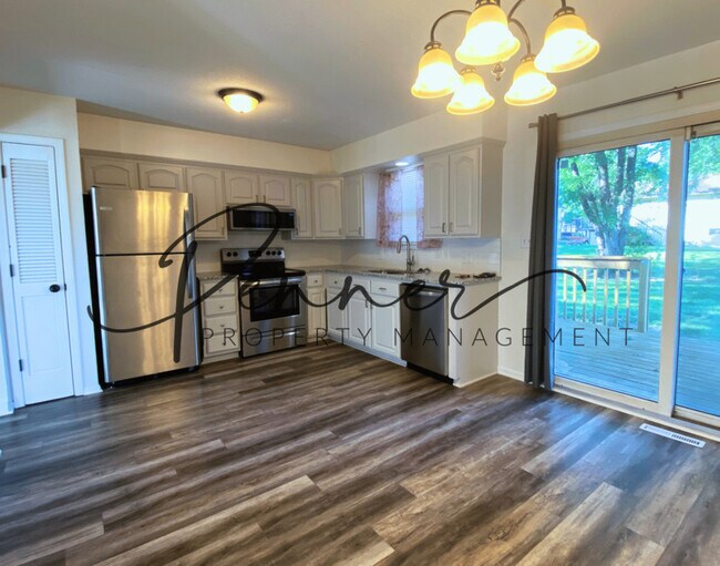 Foto del edificio - 1415 Cloverdale Ct