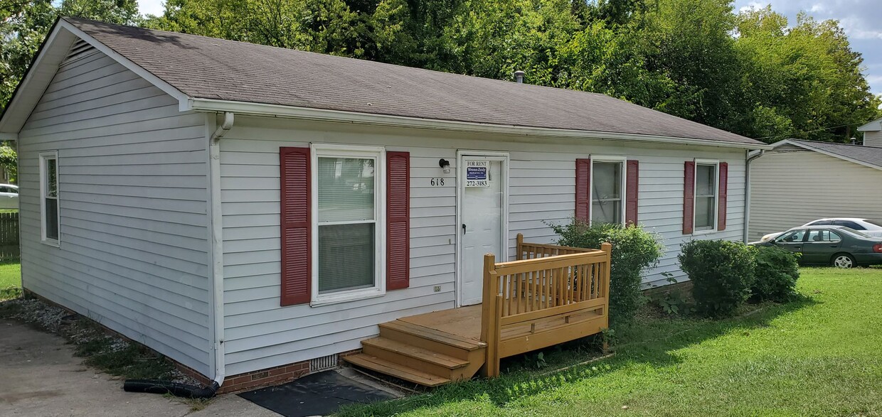 Primary Photo - 3 Bedroom 1.5 Bathroom House