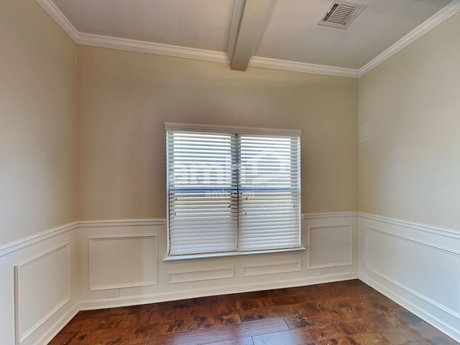 Building Photo - 137 Border Ave