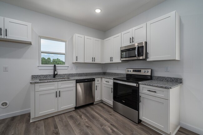 Building Photo - 2429 10th Ave SW