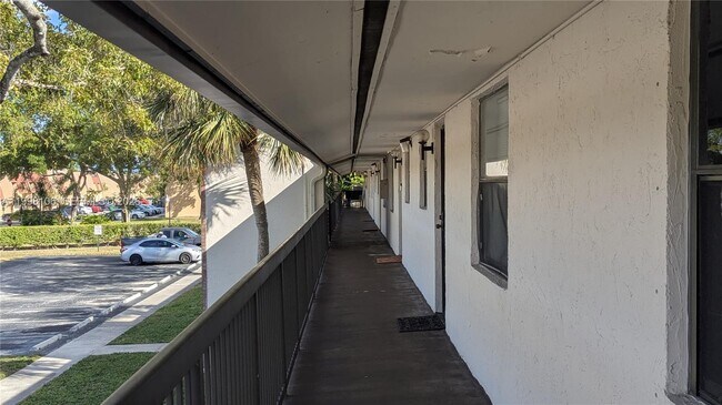 Building Photo - 6001 Shaker Wood Cir