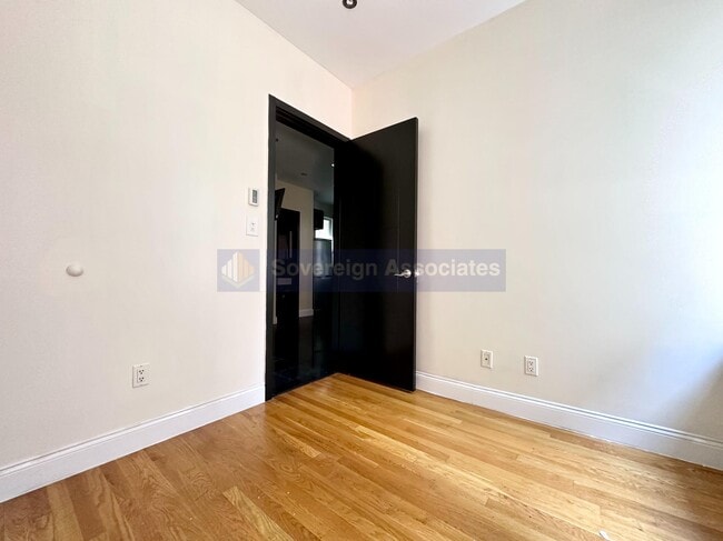 Foto del edificio - 216 W 108th St