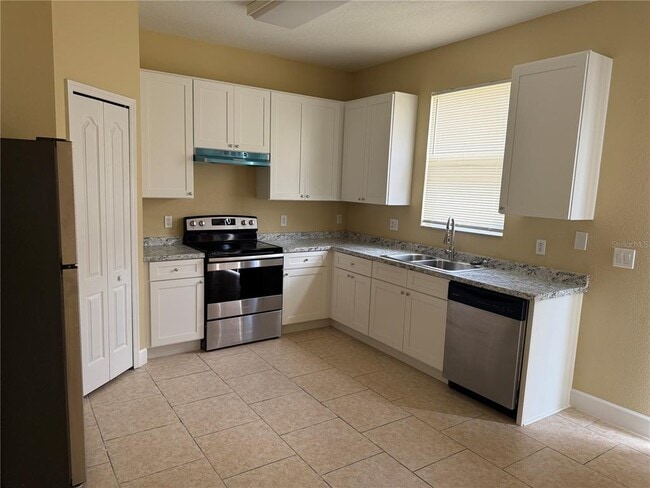 Building Photo - 933 Whispering Cypress Ln