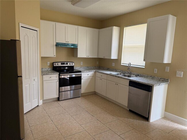 Foto del edificio - 933 Whispering Cypress Ln