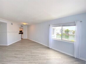Building Photo - 1185 Marseille Dr
