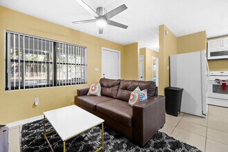 Building Photo - 737 SE 4th Ave