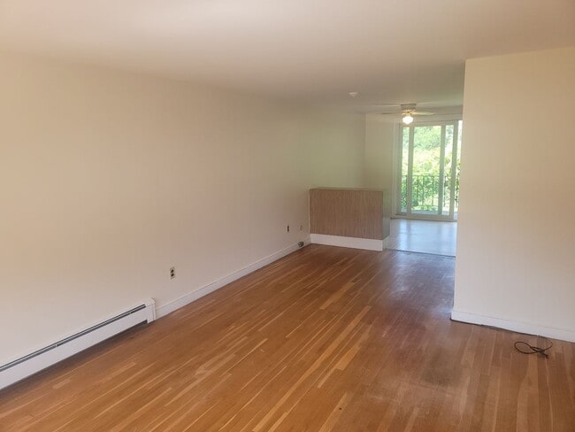 Building Photo - Beautiful 2 bed 1.5 bath available 9/1