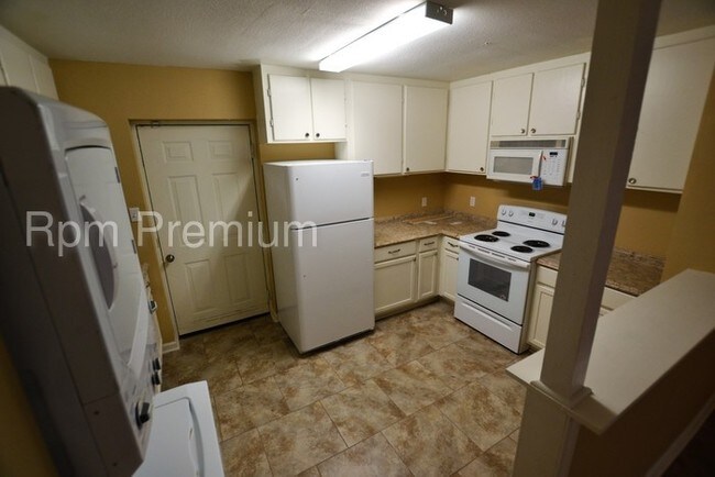 Foto del edificio - 3712 Groom Rd