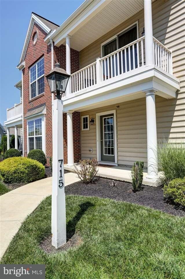 Main Entrance - 715 Stag Ct