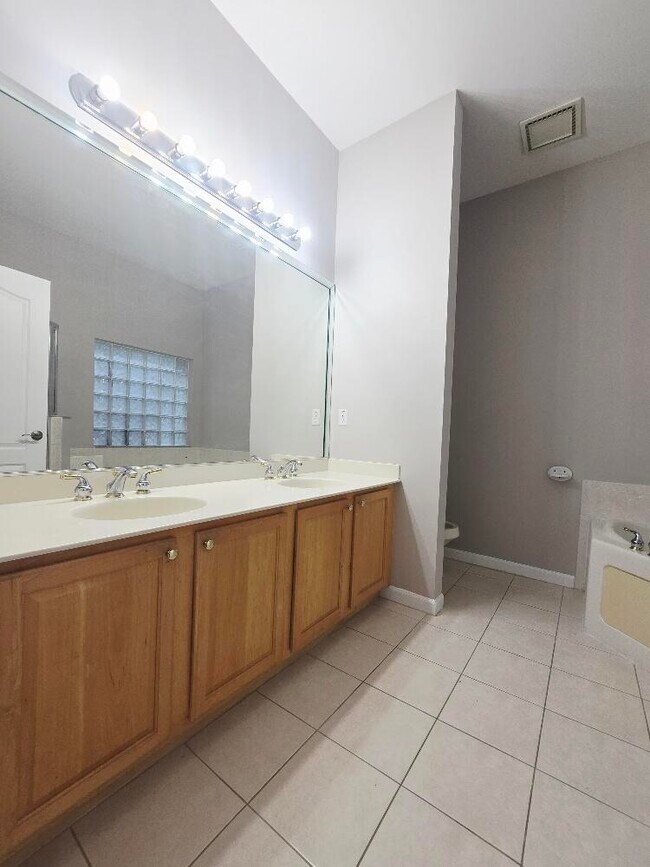 Building Photo - 152 Canterbury Pl