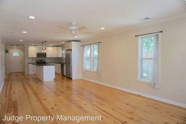 Building Photo - 2 br, 2 bath House - 3223 Cedar St