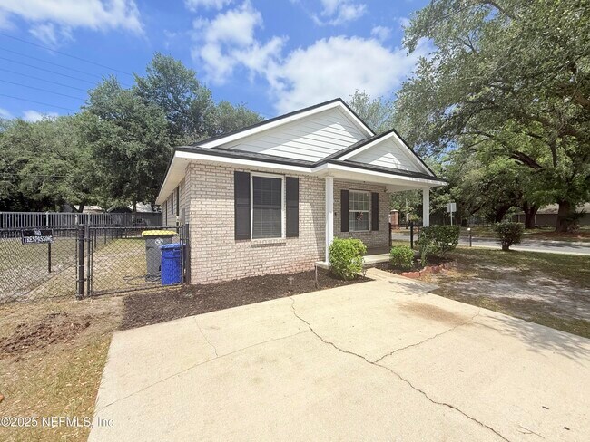 Foto del edificio - 3686 Wood Creek Ln